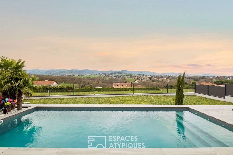 Maison contemporaine en fond d'impasse avec vue imprenable sur les monts du lyonnais