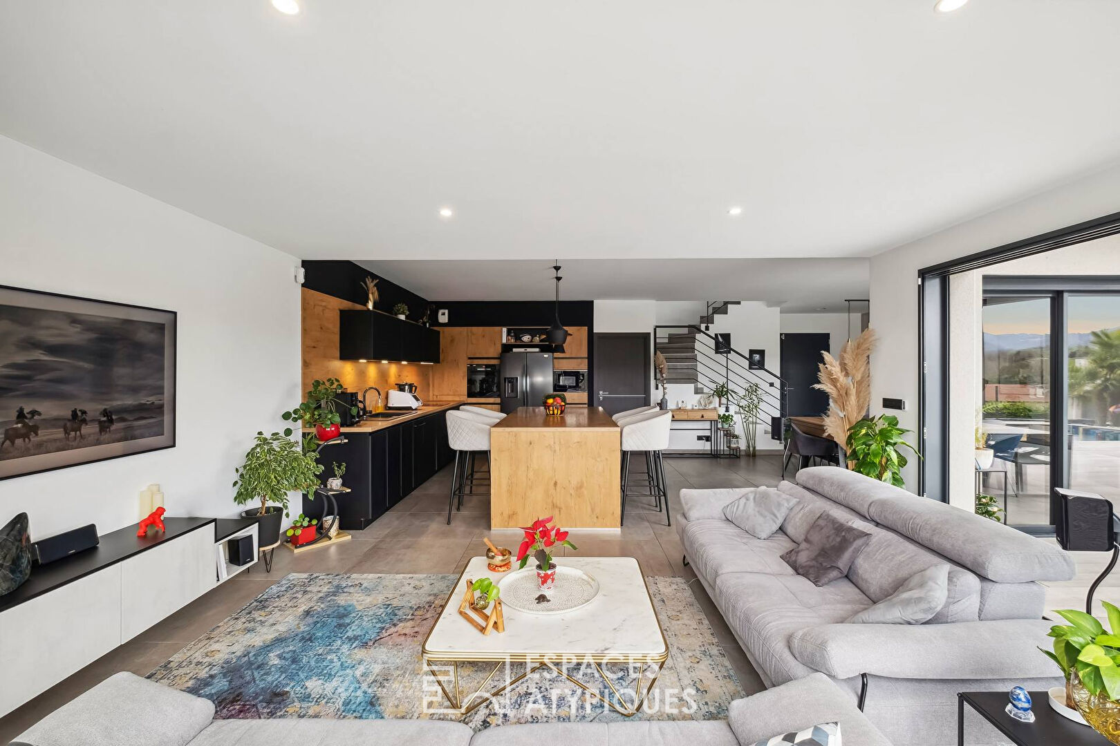 Maison contemporaine en fond d’impasse avec vue imprenable sur les monts du lyonnais