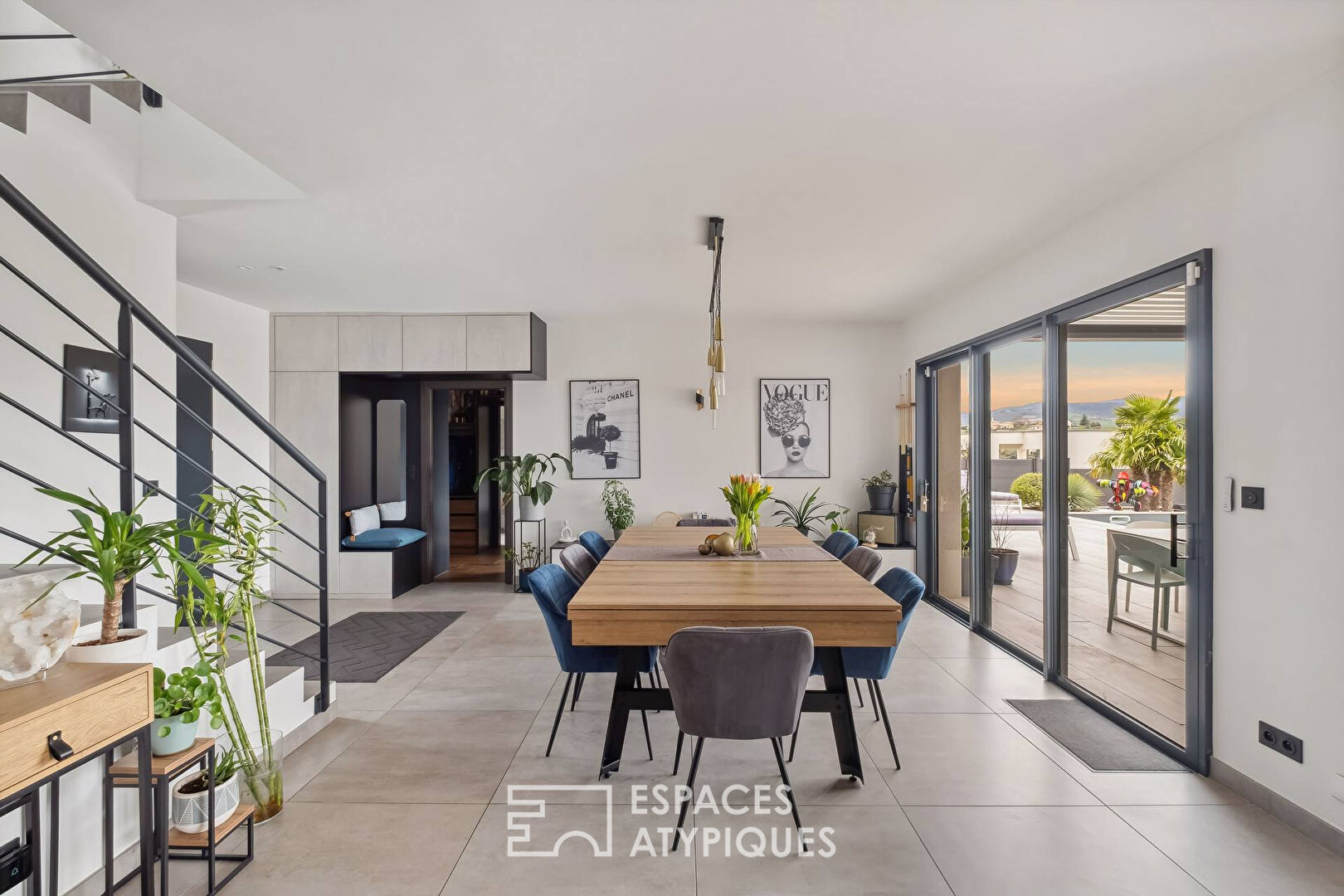 Maison contemporaine en fond d’impasse avec vue imprenable sur les monts du lyonnais