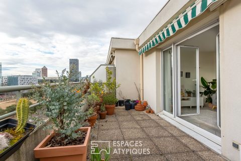 Top floor with terrace and view of the Nelson Mandela Esplanade