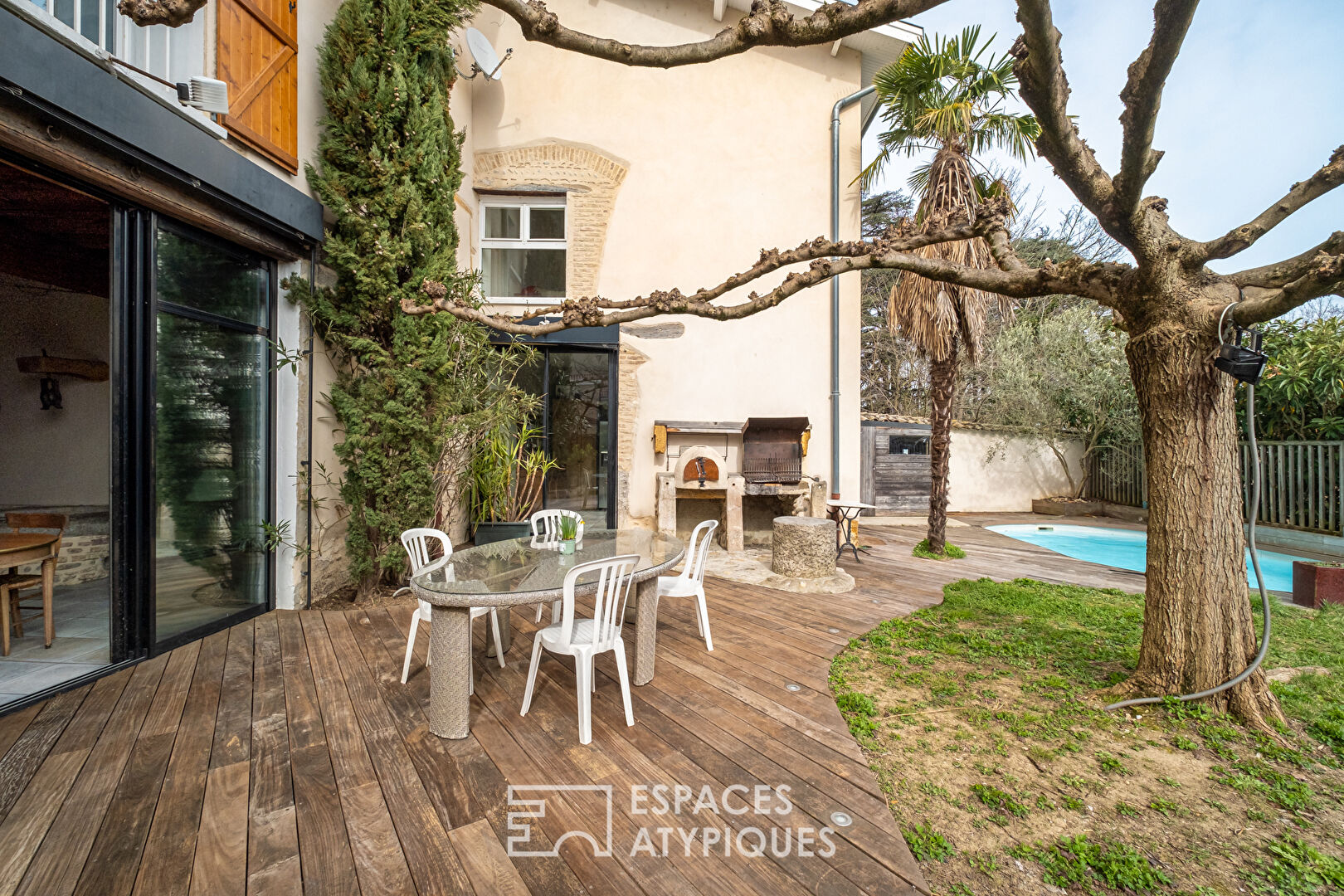 Renovated old barn with garden and swimming pool