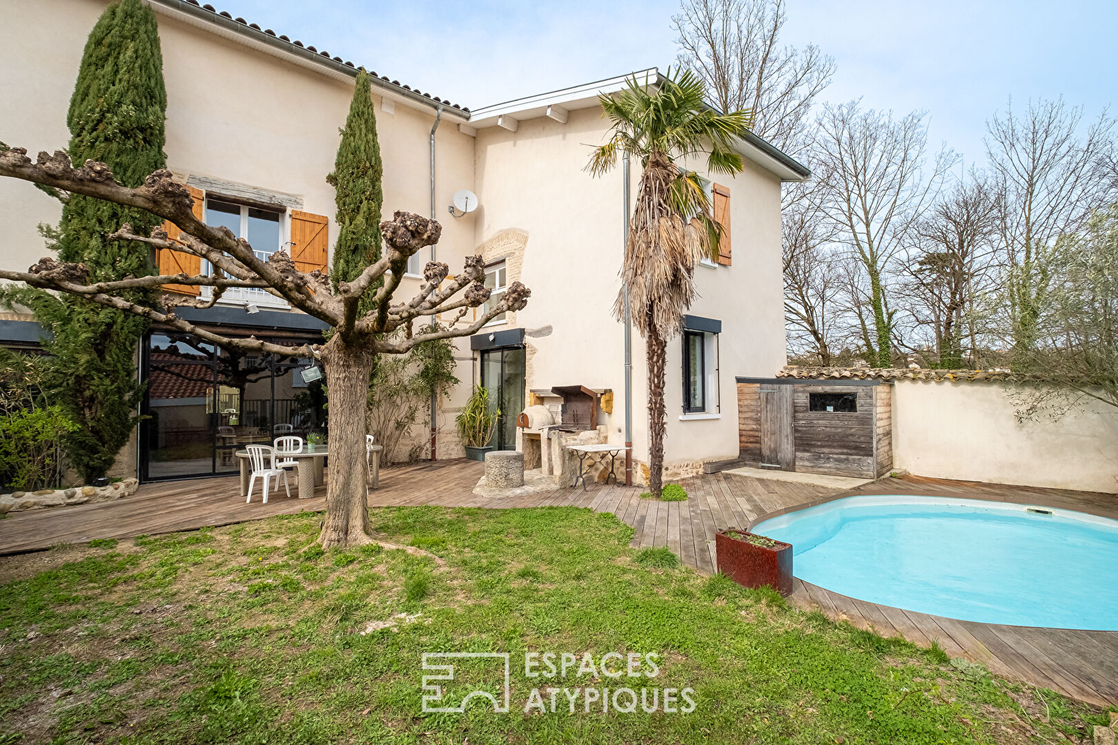 Ancienne grange rénovée avec jardin et piscine