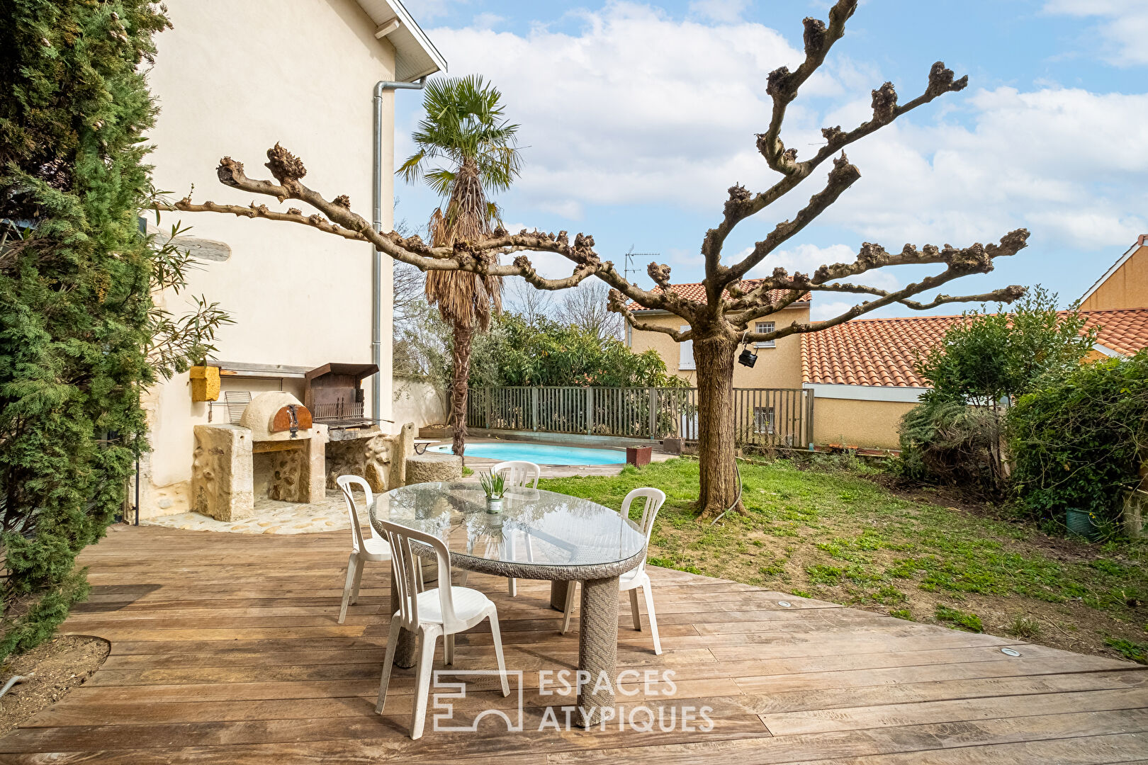 Ancienne grange rénovée avec jardin et piscine