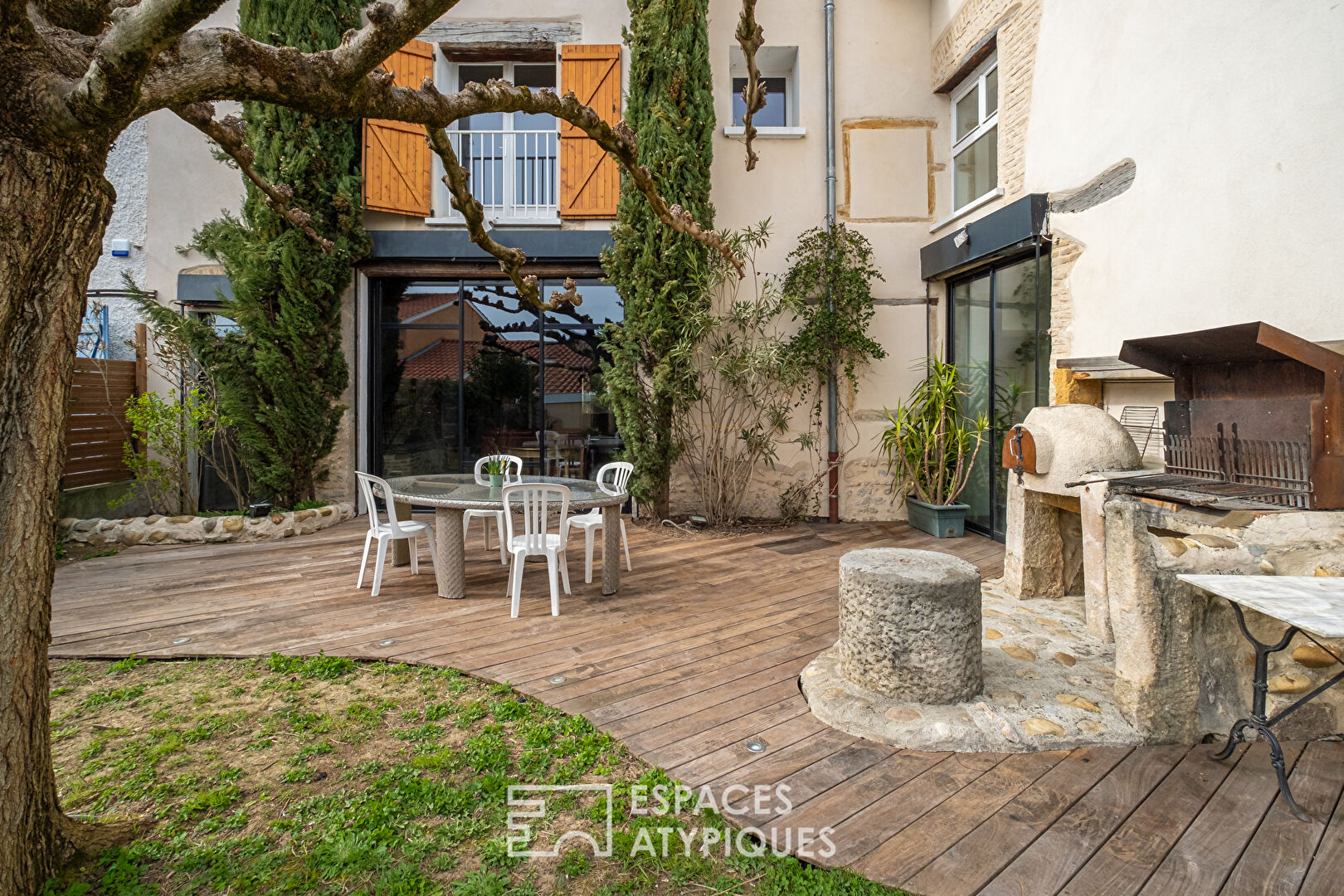 Ancienne grange rénovée avec jardin et piscine