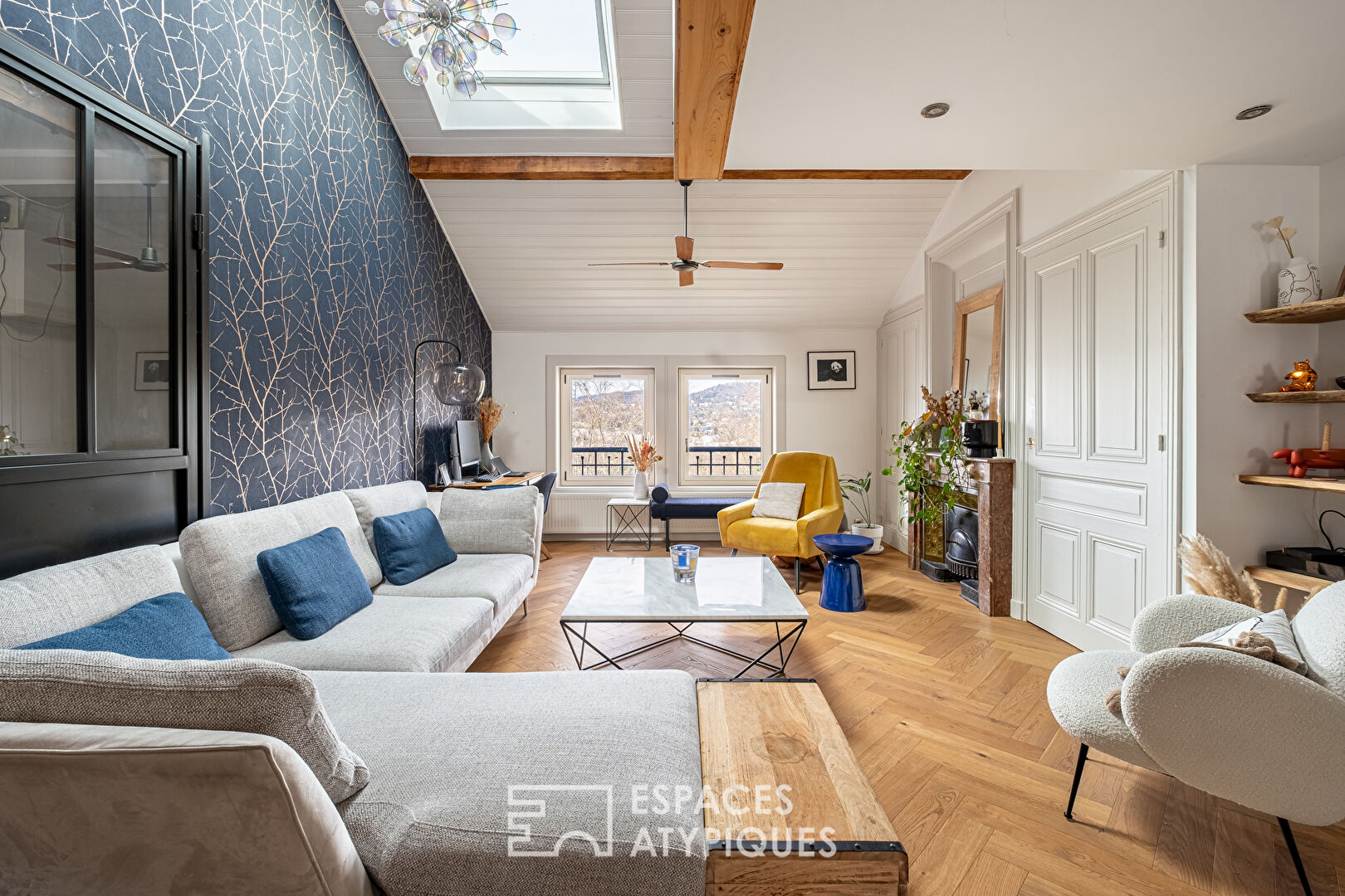 Duplex entièrement rénové au dernier étage