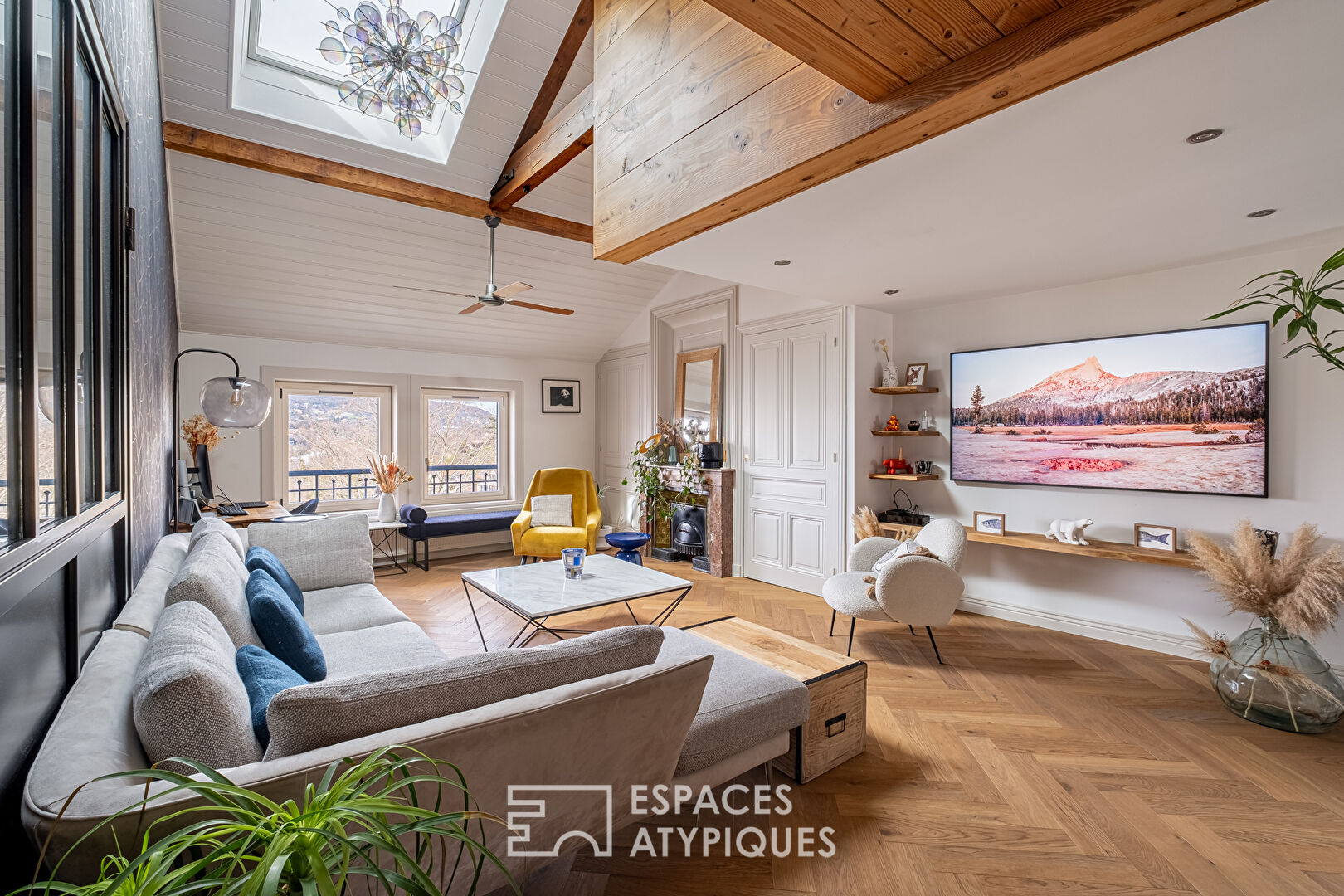 Duplex entièrement rénové au dernier étage
