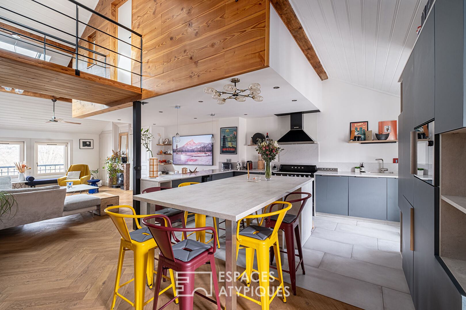 Duplex entièrement rénové au dernier étage