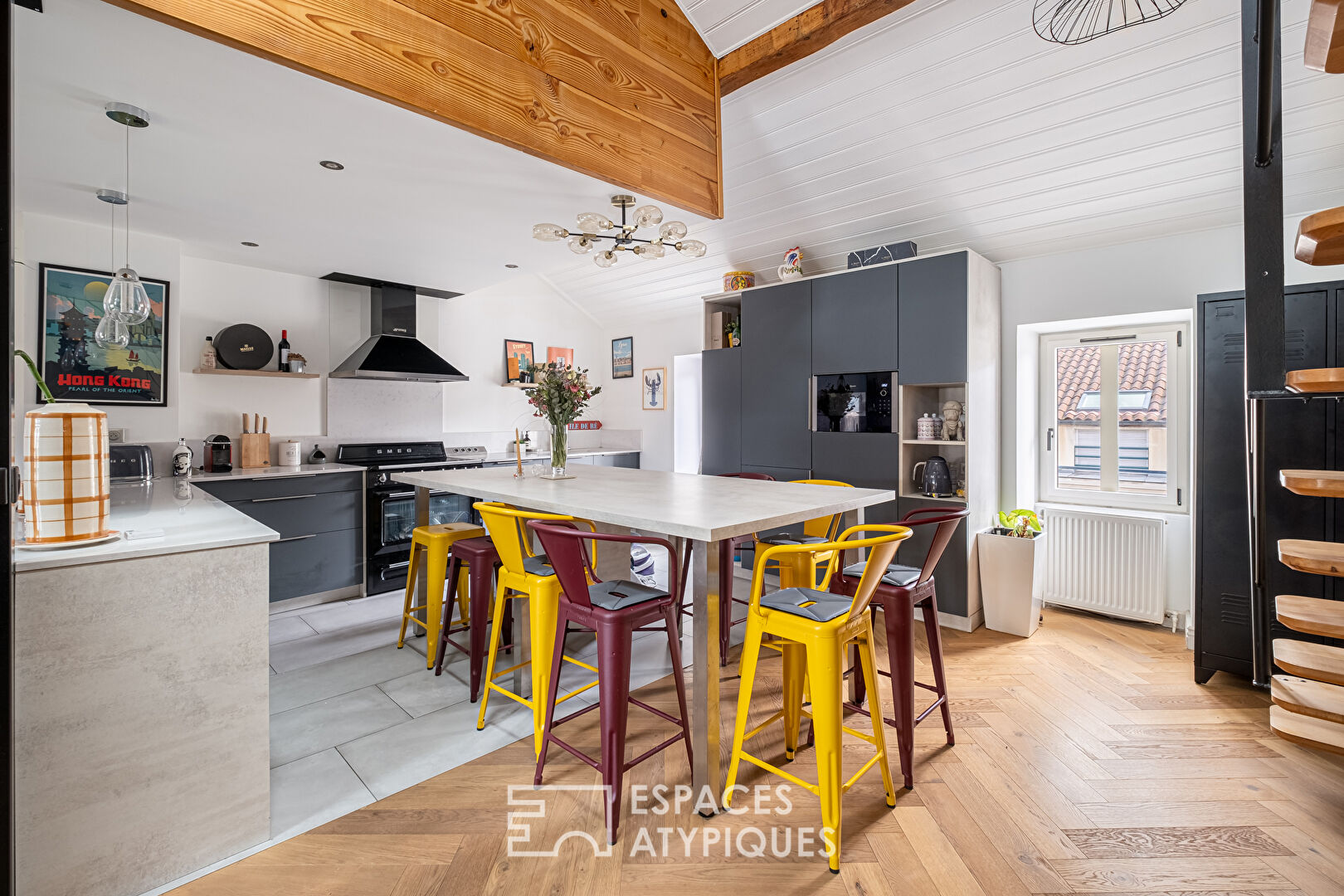 Duplex entièrement rénové au dernier étage