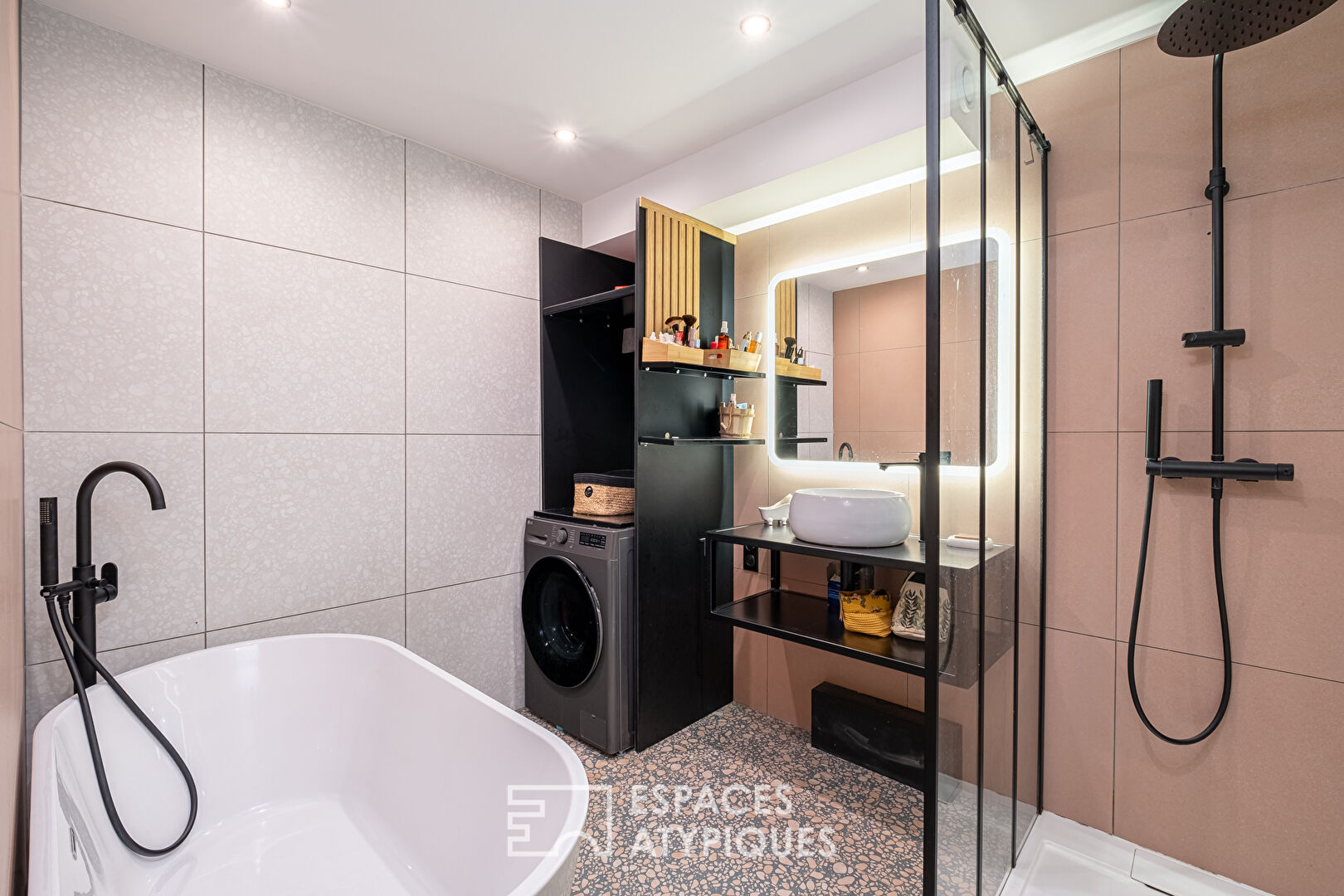Duplex entièrement rénové au dernier étage