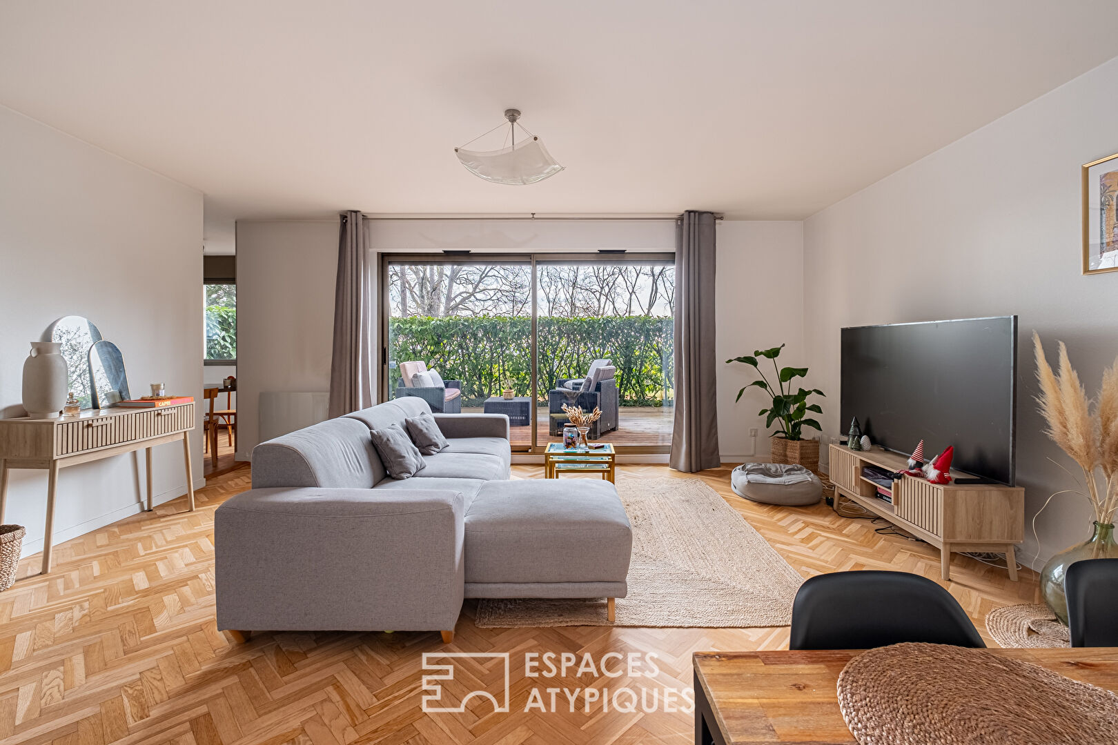 Duplex contemporain au calme et à l’abris des regards, avec terrasse et jardin