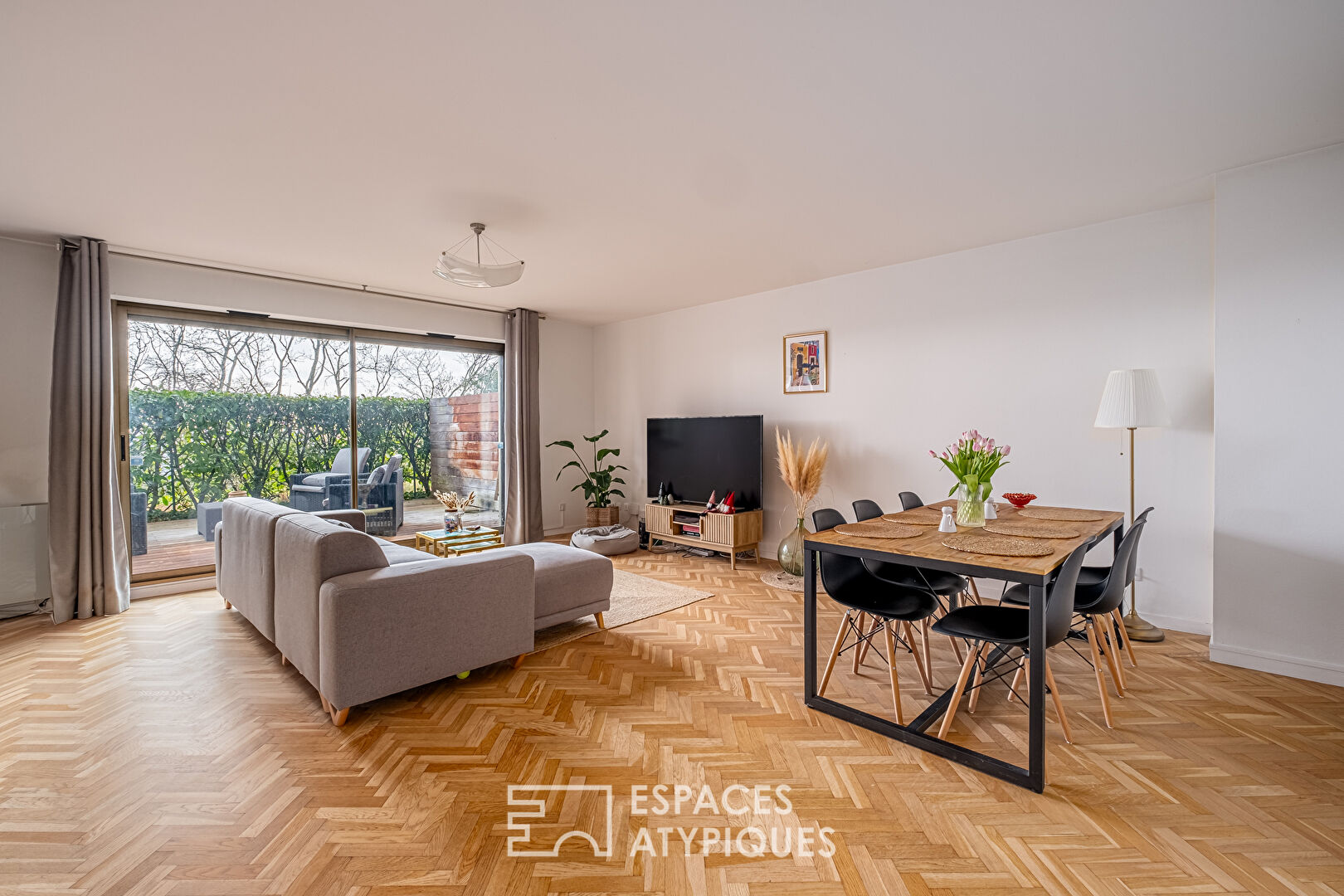 Duplex contemporain au calme et à l’abris des regards, avec terrasse et jardin