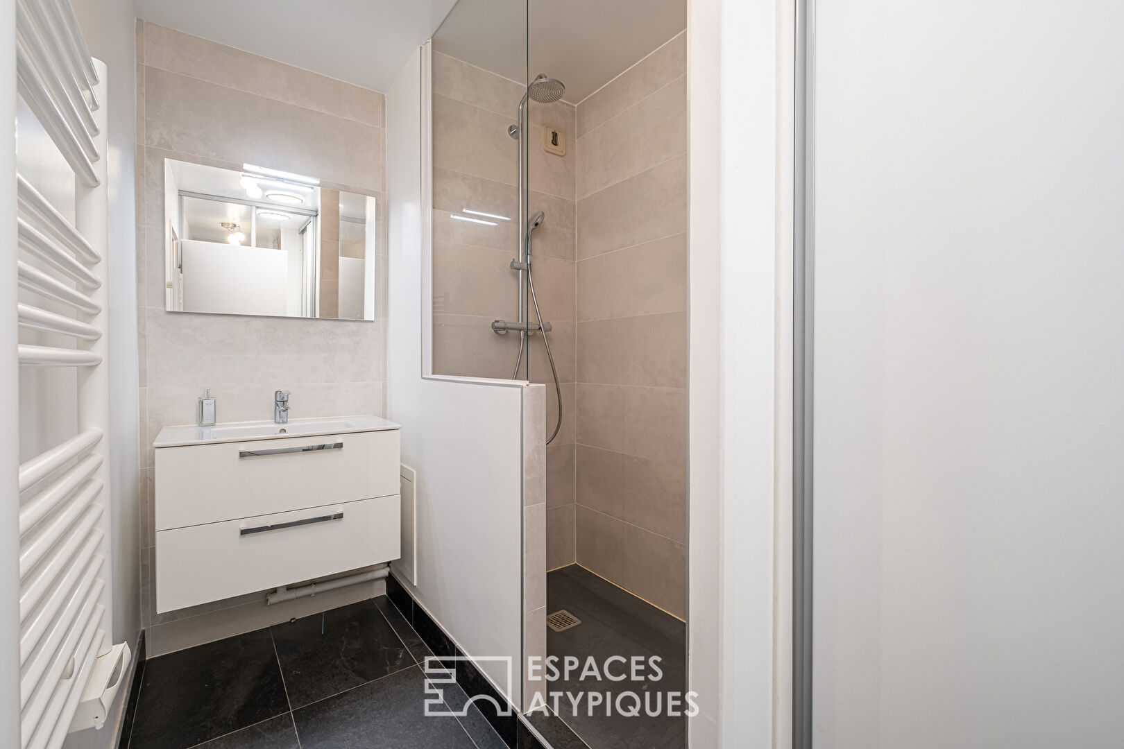 Duplex contemporain au calme et à l’abris des regards, avec terrasse et jardin
