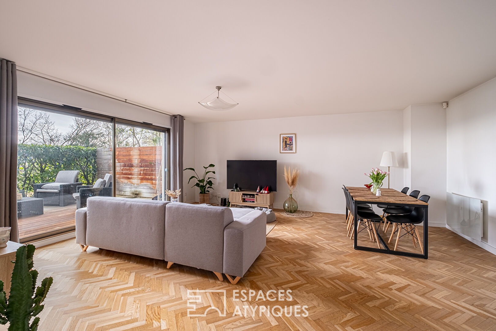 Duplex contemporain au calme et à l’abris des regards, avec terrasse et jardin