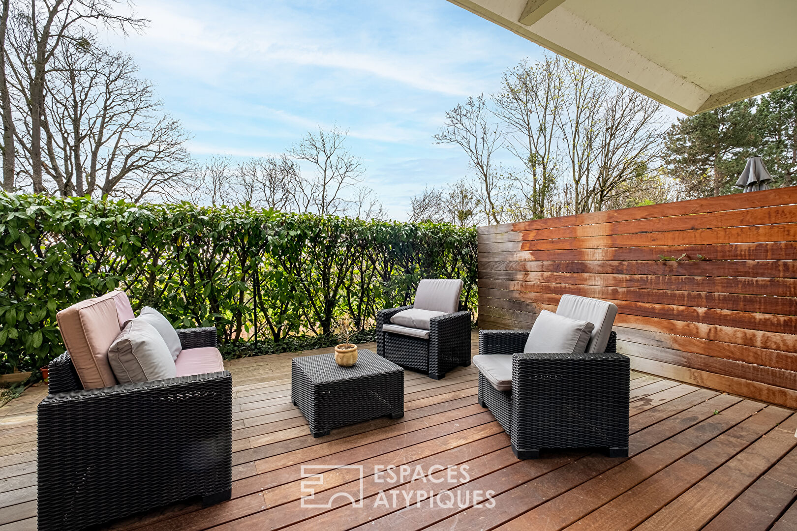 Duplex contemporain au calme et à l’abris des regards, avec terrasse et jardin