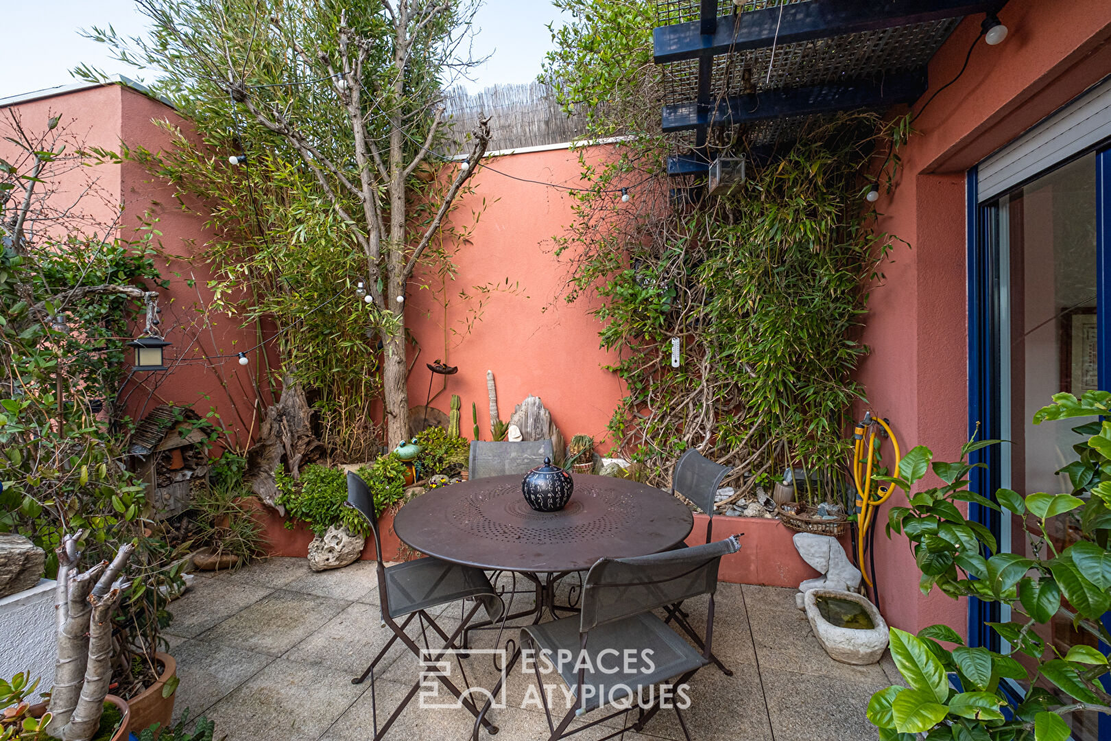 Appartement en dernier étage avec terrasse et vue dégagée à proximité de la place Valmy