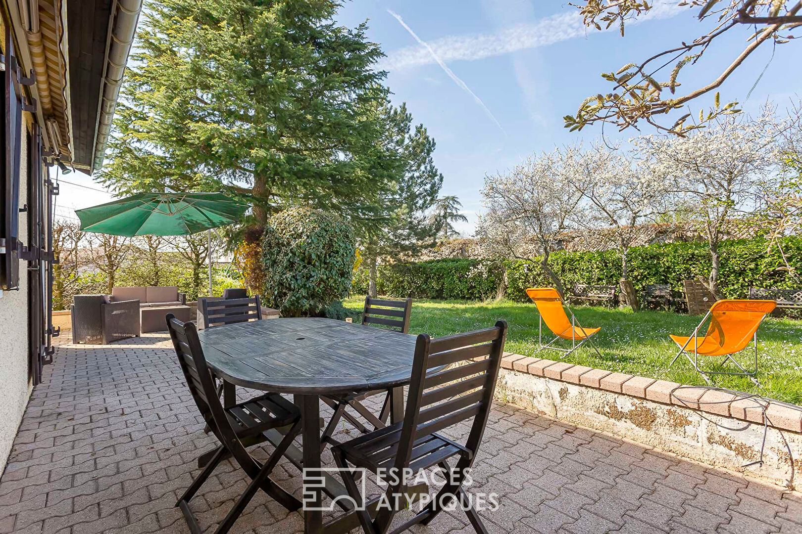 Family house to renovate with large garden