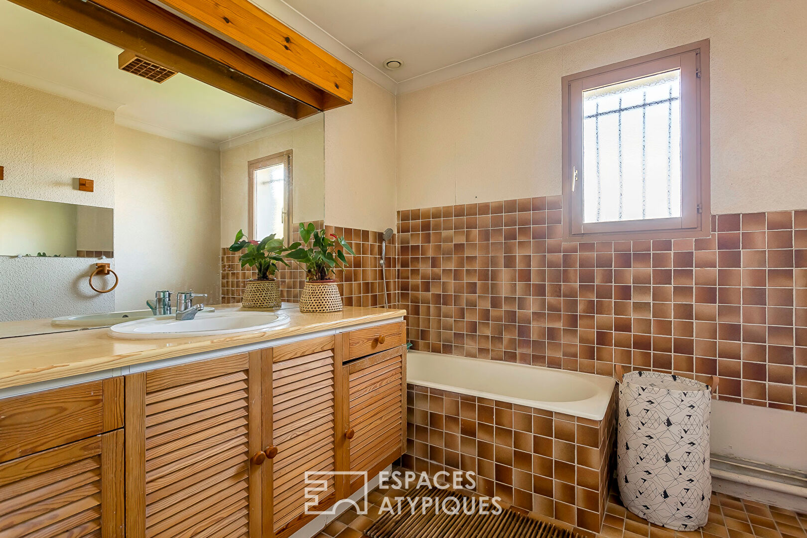 Family house to renovate with large garden