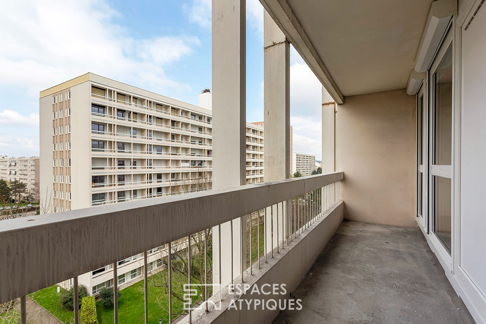 Renovated one-bedroom apartment with balconies
