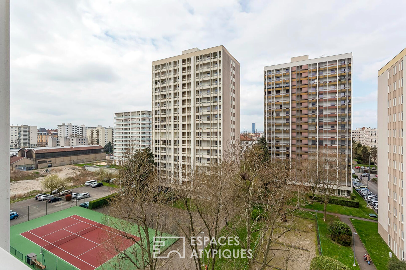 Renovated one-bedroom apartment with balconies