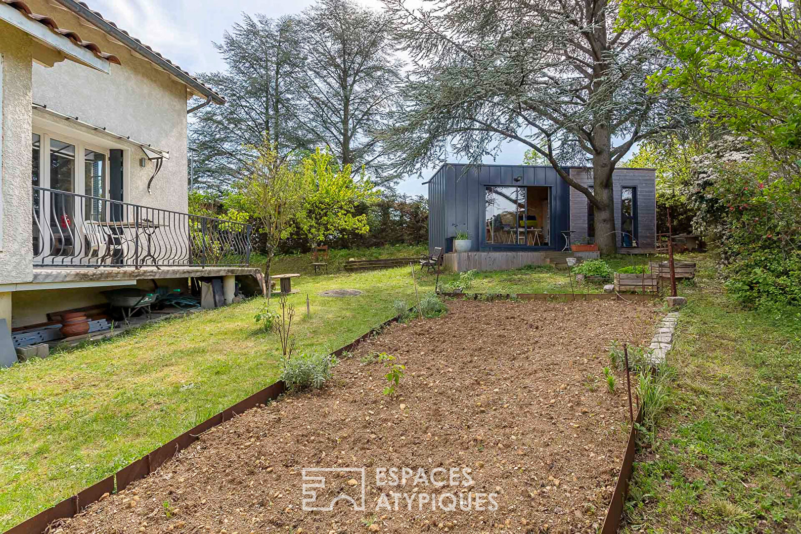 Old house with extension and swimming pool