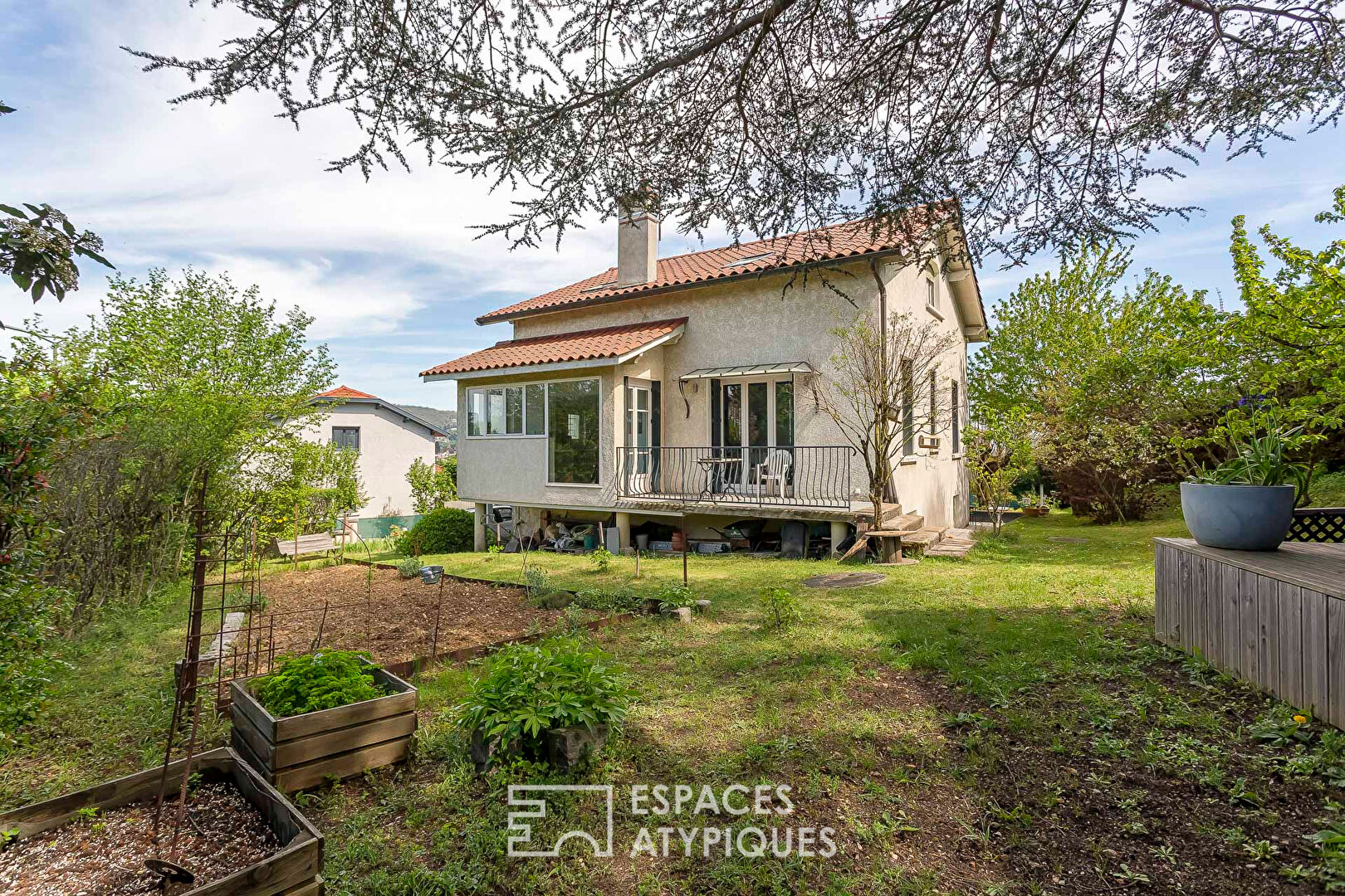 Old house with extension and swimming pool