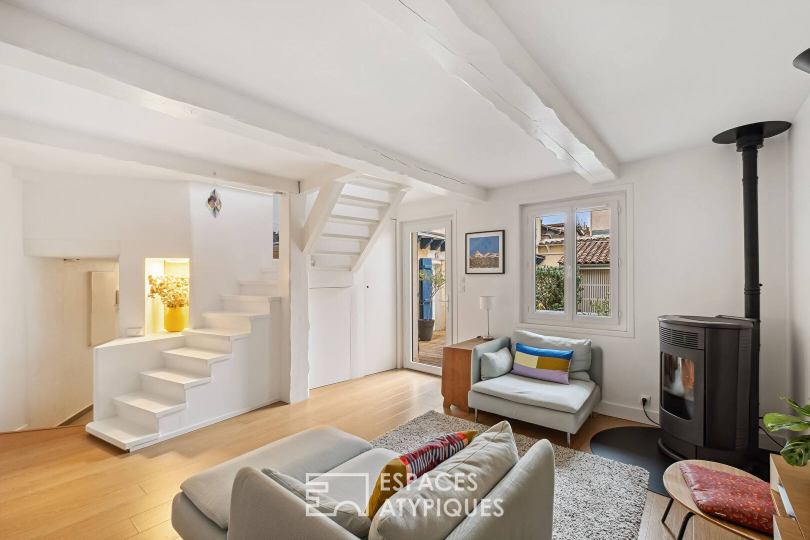 Maison de ville rénovée avec jardin, au coeur de Vourles