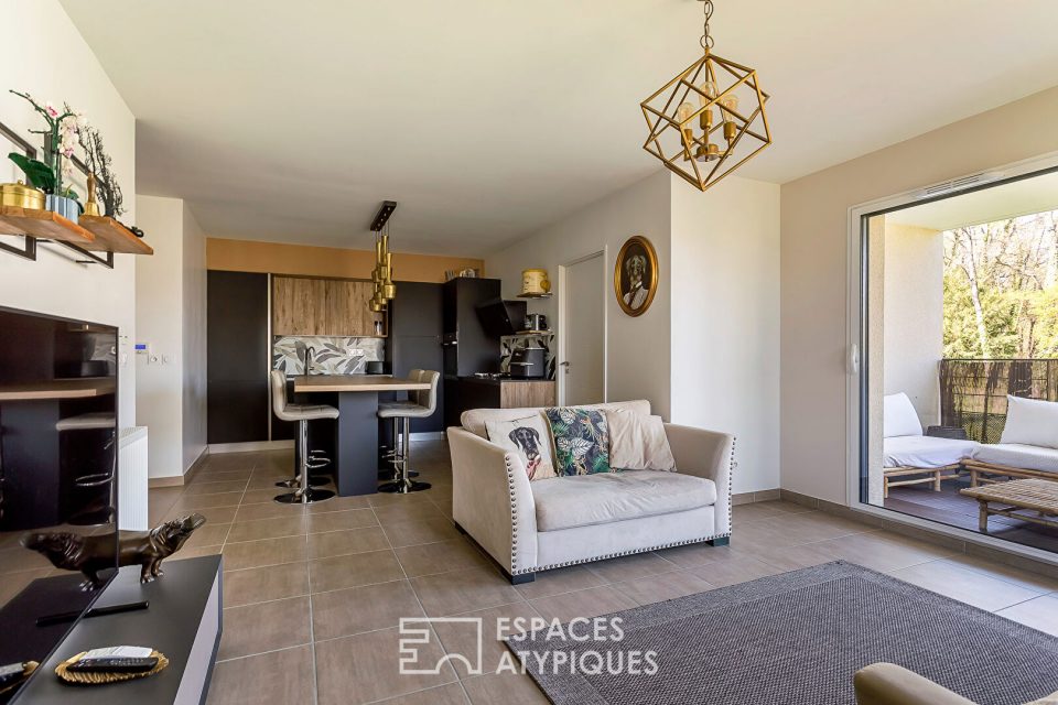 Appartement contemporain dans un parc, aux portes des Monts d'Or