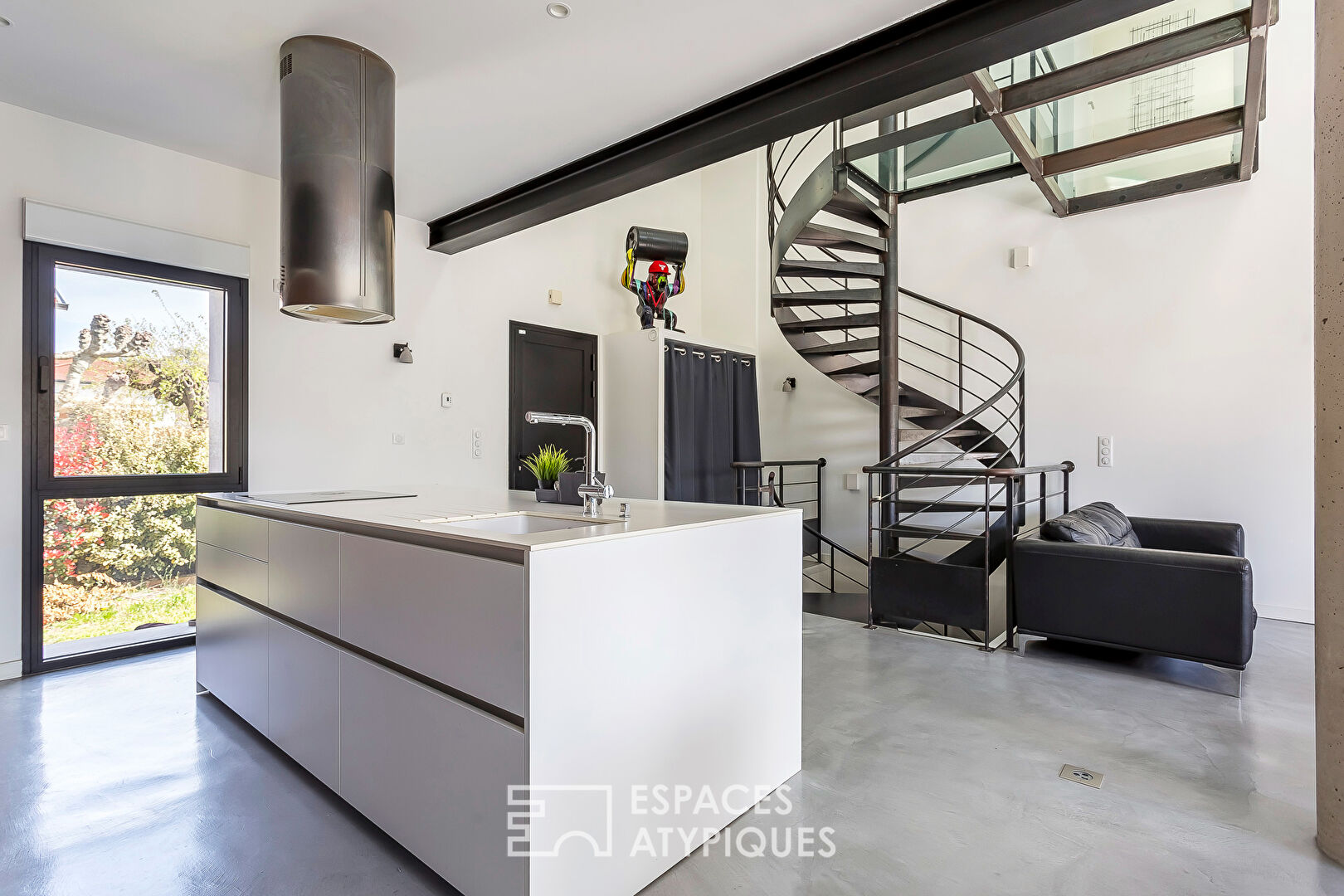 Maison d&rsquo;architecte avec jardin et piscine