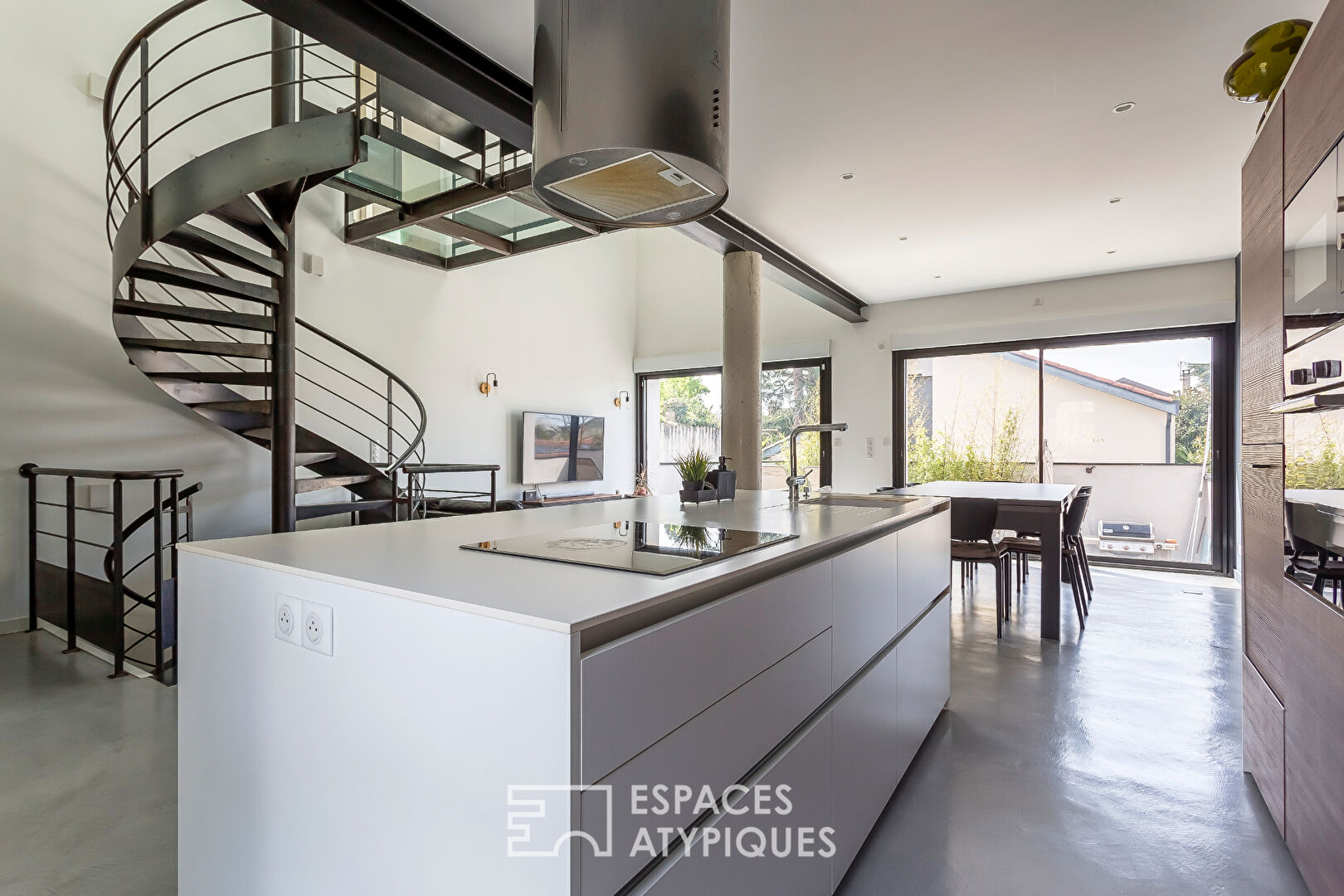 Maison d&rsquo;architecte avec jardin et piscine