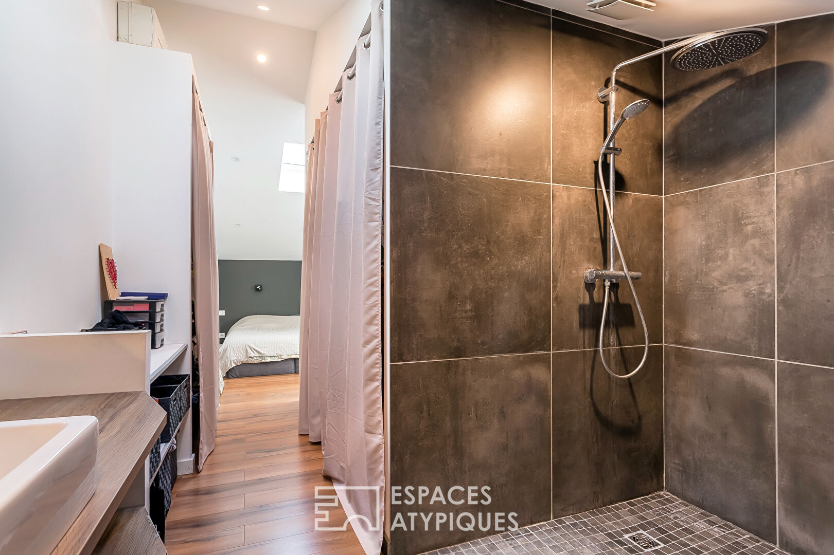 Maison d&rsquo;architecte avec jardin et piscine