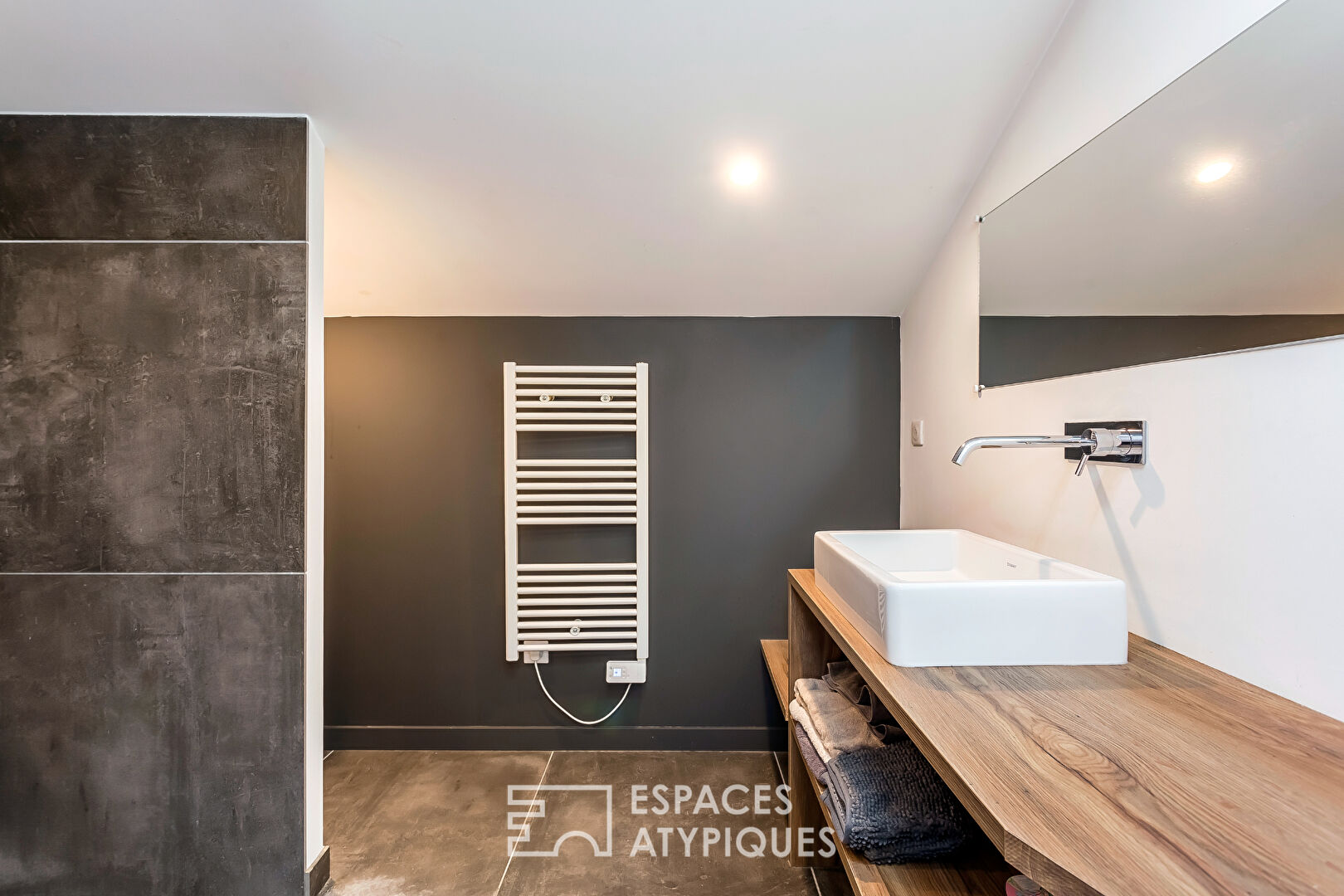 Maison d&rsquo;architecte avec jardin et piscine