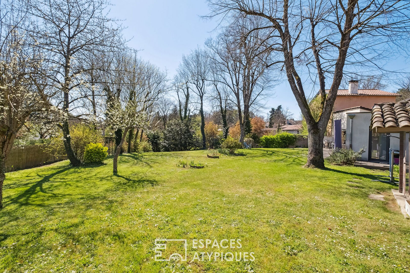 Maison de hameau, proche du centre d’Ecully