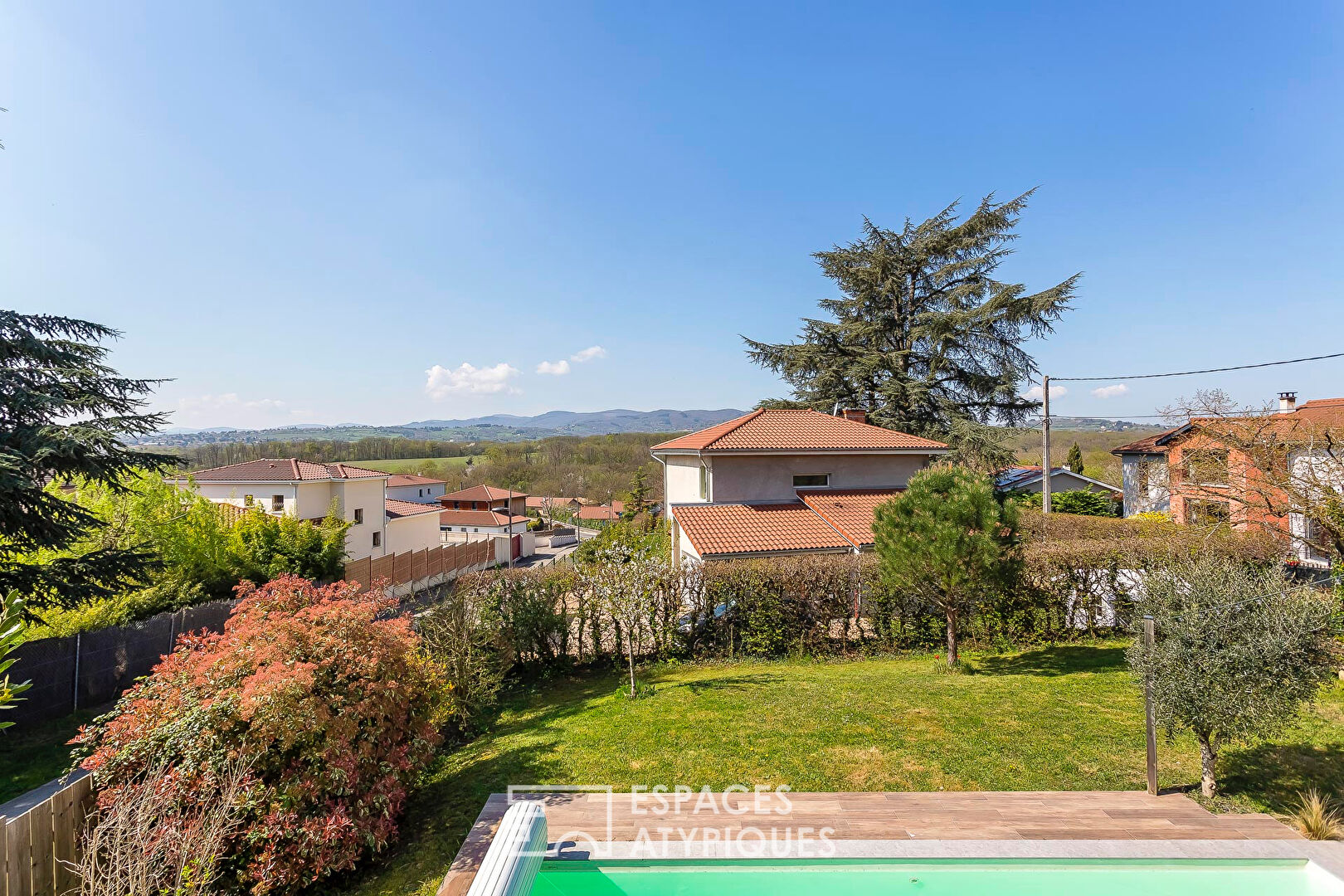 Maison de 1950 entierement rénovée avec vue et piscine