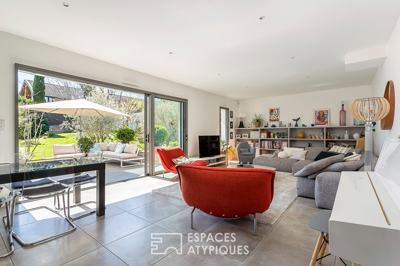 Maison contemporaine avec piscine