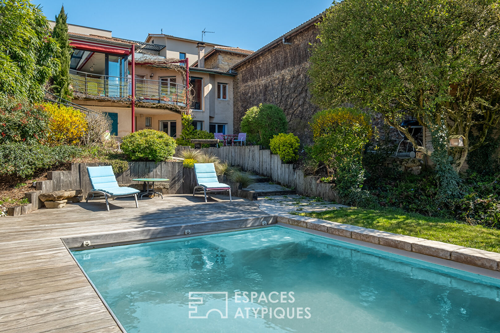 Maison familliale au centre de Dardilly le haut avec piscine et stationnement
