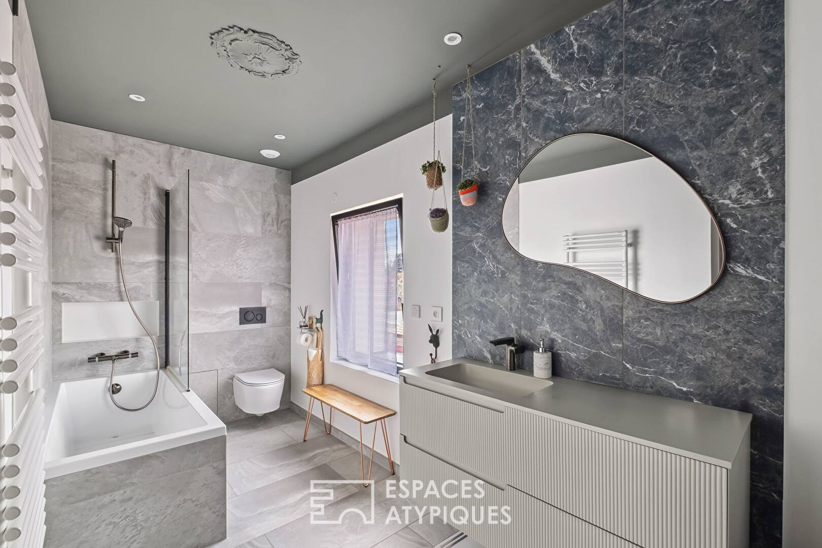 Bâtisse de charme rénovée avec piscine