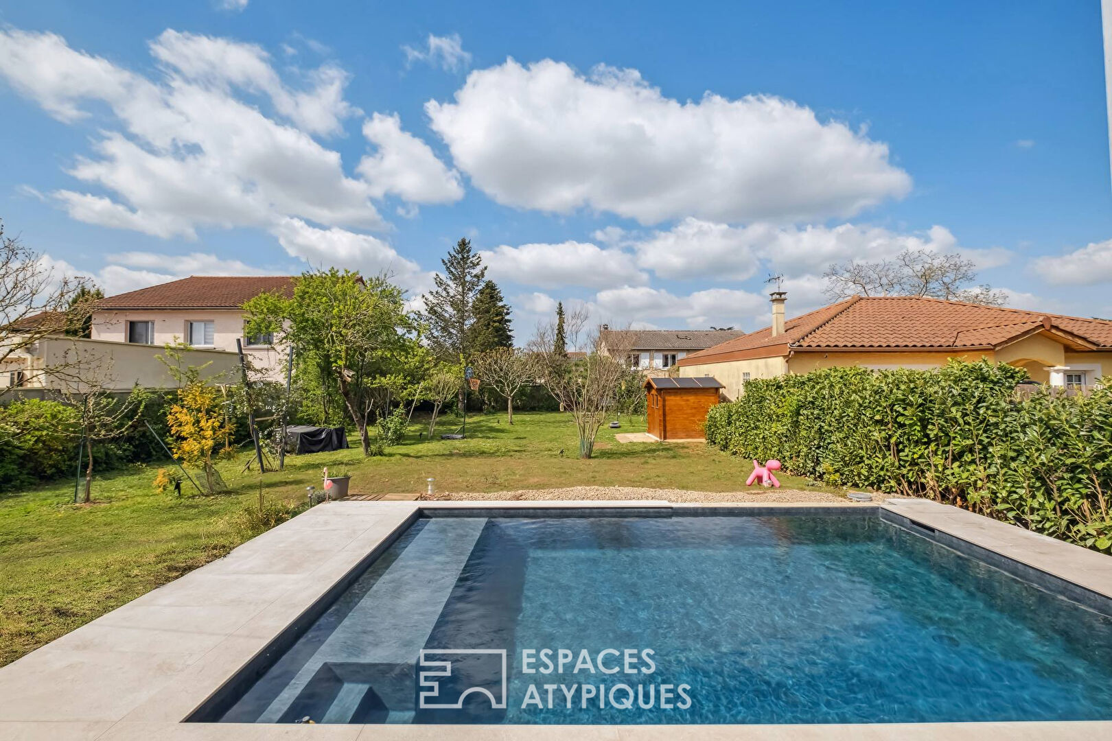 Bâtisse de charme rénovée avec piscine