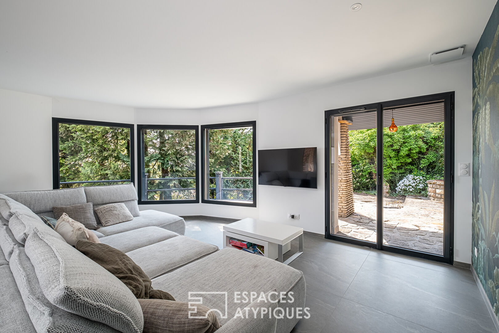 Maison à la rénovation contemporaine avec vue à Neyron