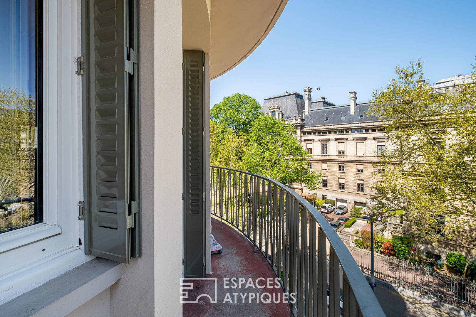 Ancien rénové avec balcon et vue sur la Préfecture