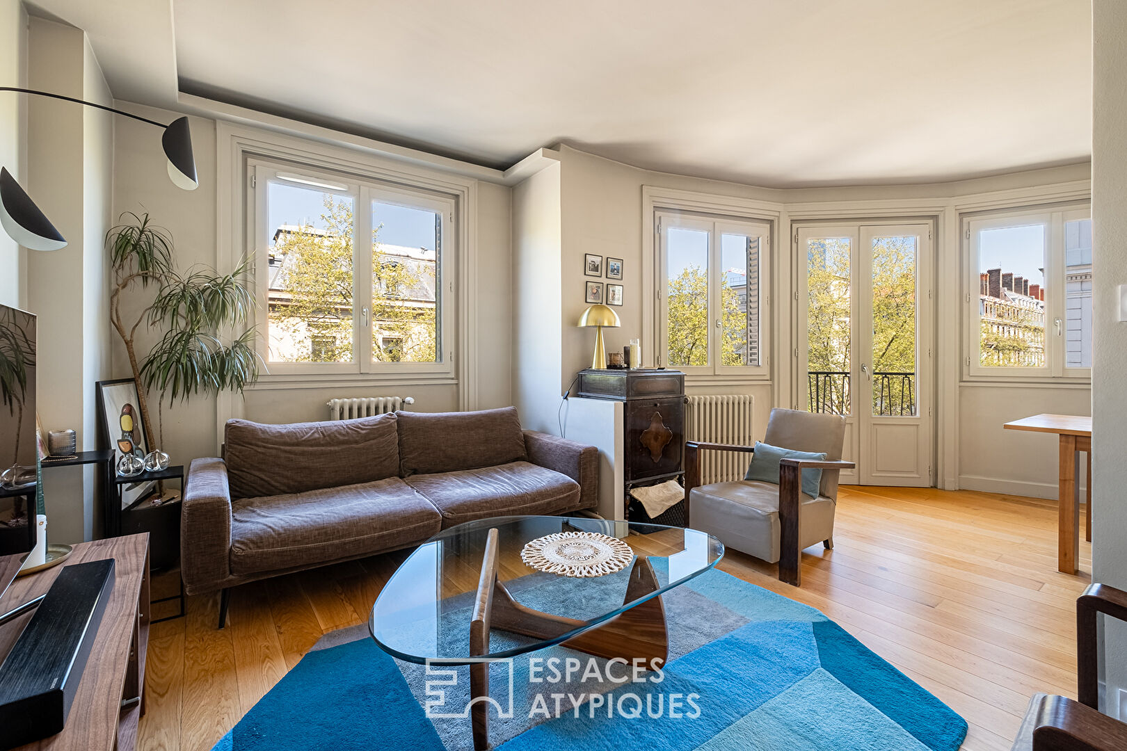 Ancien rénové avec balcon et vue sur la Préfecture