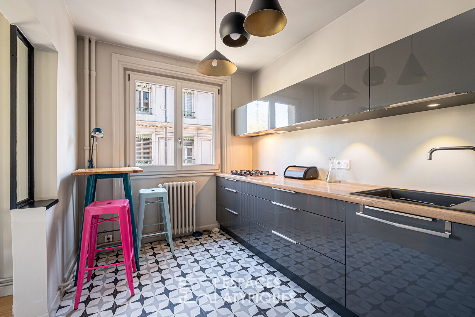 Ancien rénové avec balcon et vue sur la Préfecture