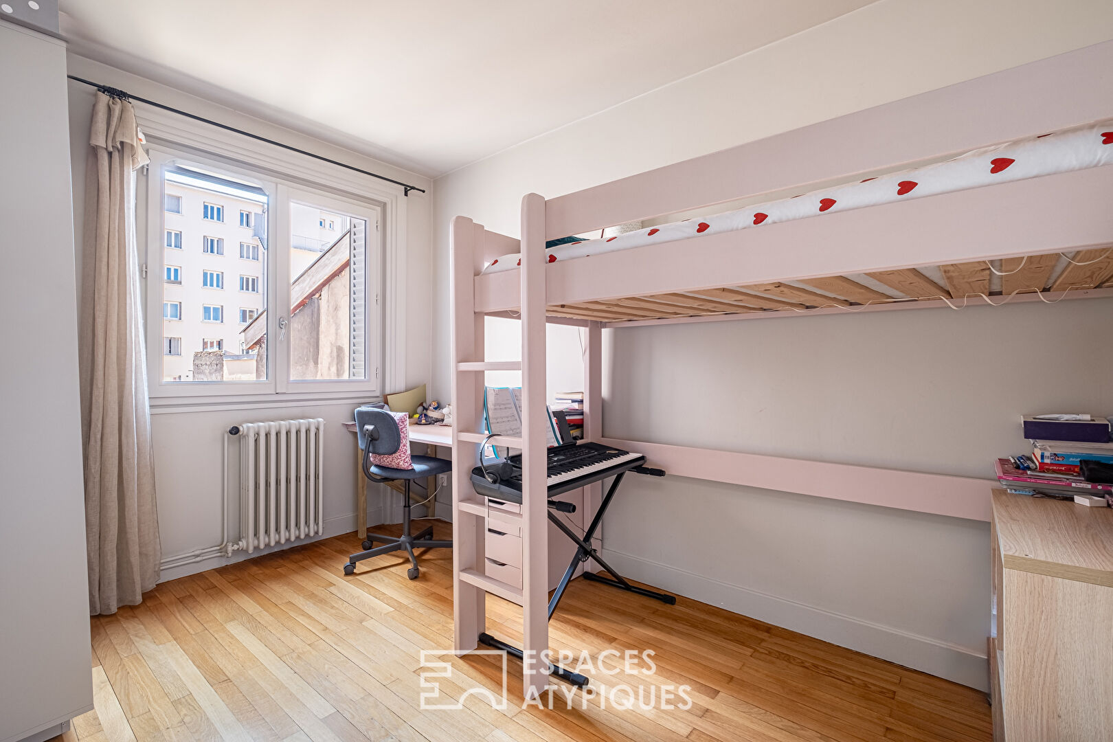 Ancien rénové avec balcon et vue sur la Préfecture