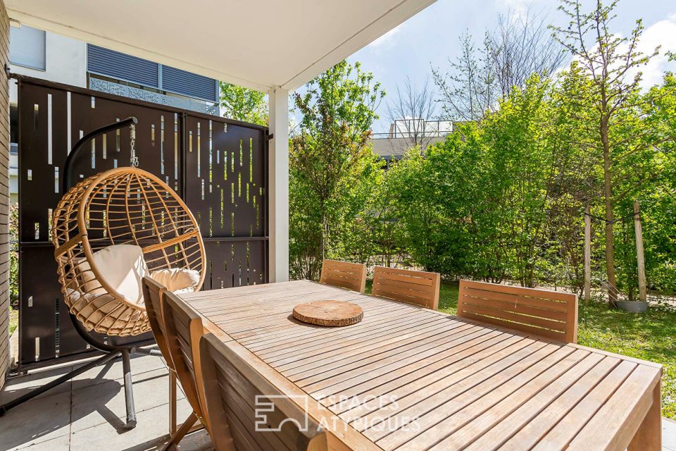 Appartement contemporain avec jardin bucolique