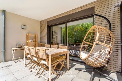 Contemporary apartment with bucolic garden