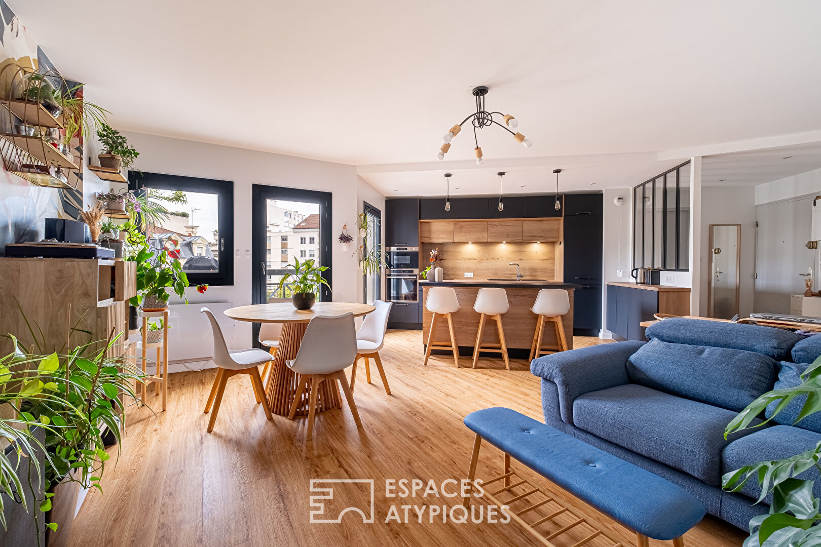 Appartement rénové en dernier étage avec balcon et vue sur jardin