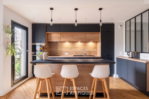 Appartement rénové en dernier étage avec balcon et vue sur jardin