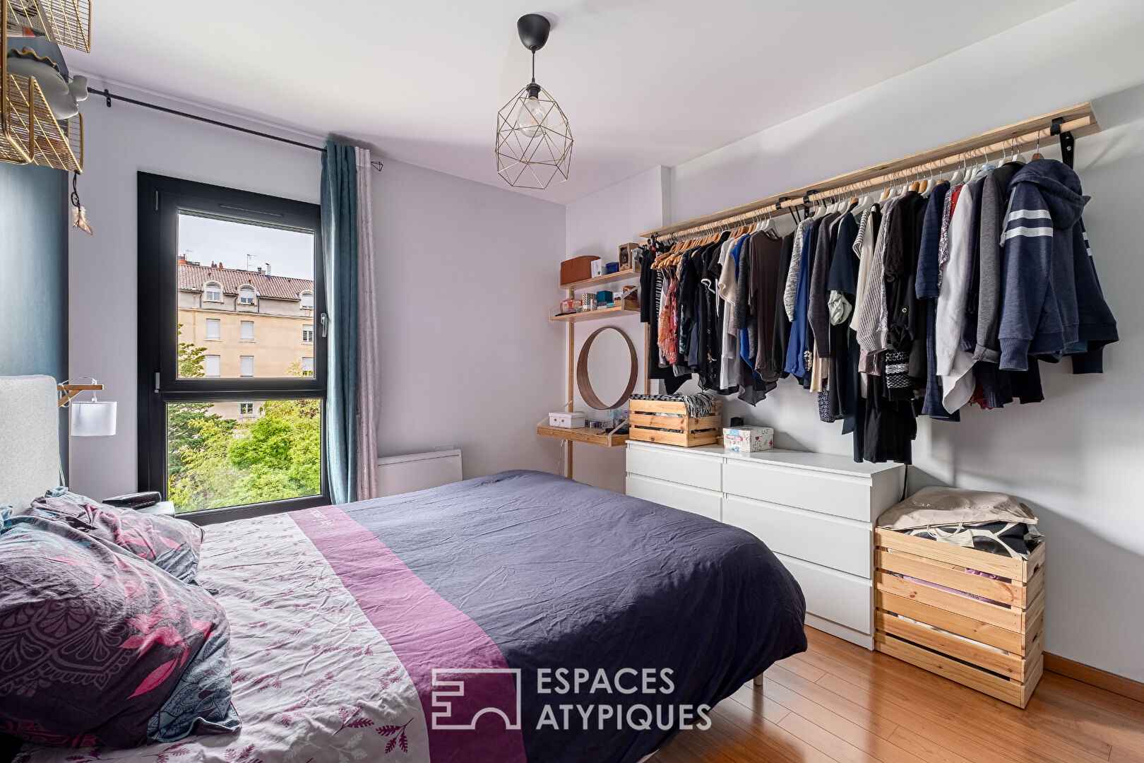 Appartement rénové en dernier étage avec balcon et vue sur jardin