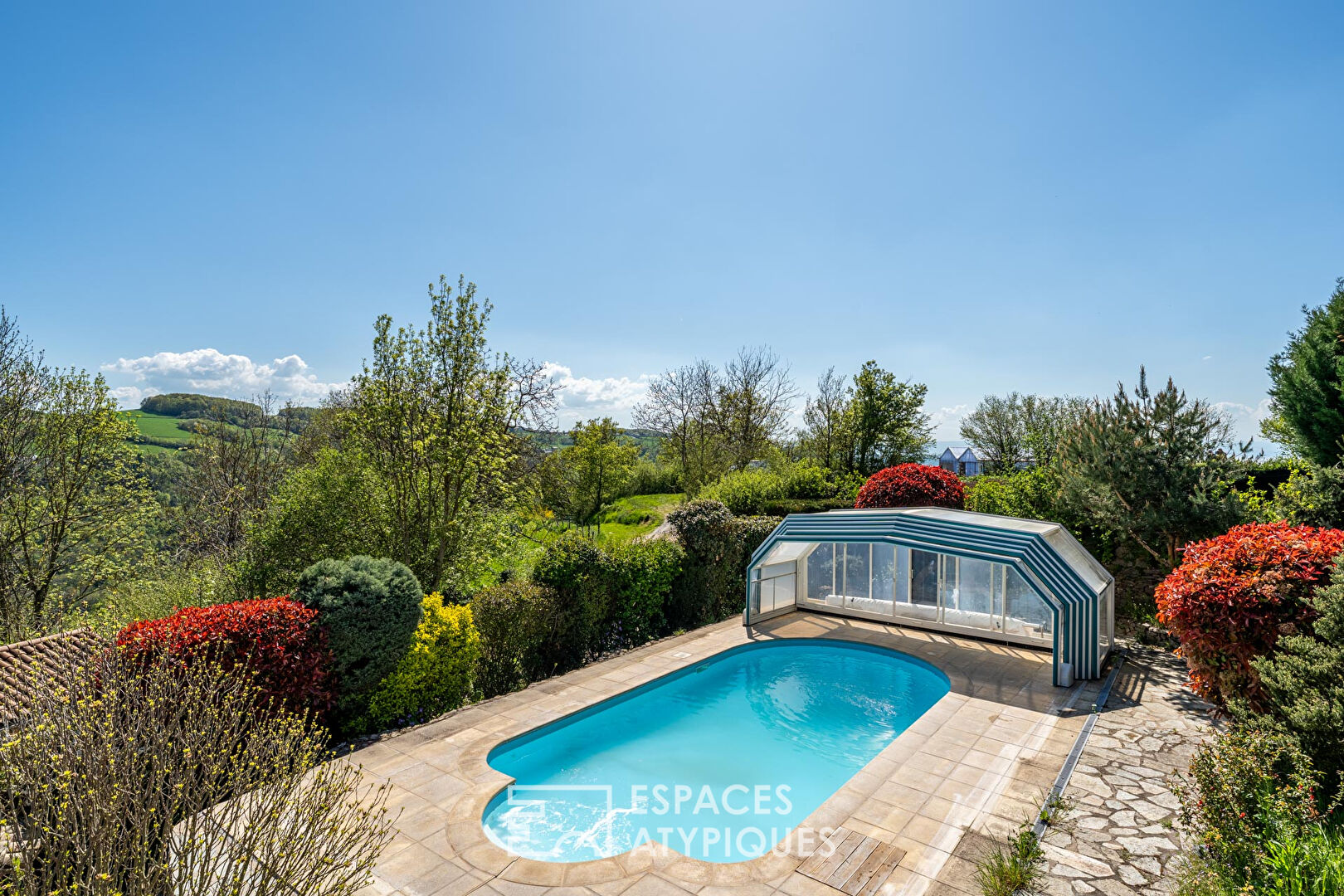 Ferme rénovée avec piscine dans les monts du lyonnais