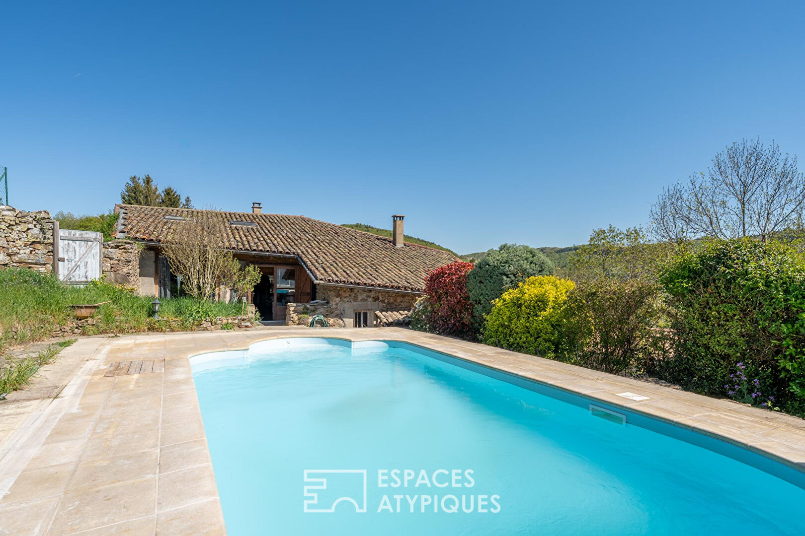 Ferme rénovée avec piscine dans les monts du lyonnais