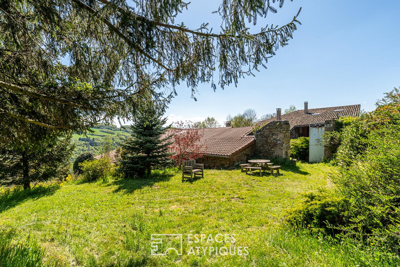 Ferme rénovée avec piscine dans les monts du lyonnais